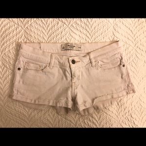 White Abercrombie & Fitch shorts